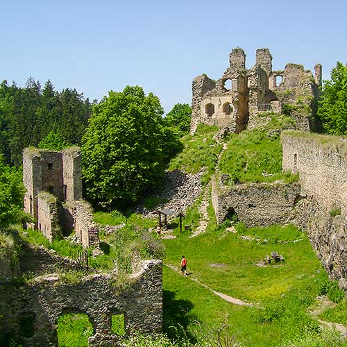 Zřícenina Dívčí Kámen (18 km)